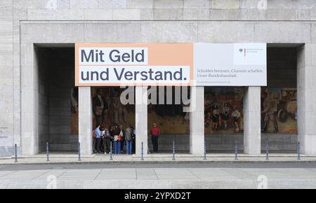 Berlino, Germania, 11 ottobre 2023, poster presso il Ministero delle Finanze con l'iscrizione:, Europa Foto Stock