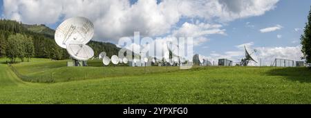 Stazione satellitare terrestre Aflenz. Stazione terrestre di Aflenz. Antenne paraboliche. Austria Foto Stock