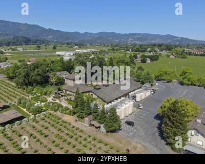 Veduta aerea dell'azienda vinicola V. Sattui e del negozio al dettaglio, St. Helena, Napa Valley, California, Stati Uniti. Azienda vinicola circondata da vigneti. 18 maggio 2019 Foto Stock