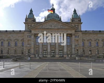 Il Tribunale amministrativo federale tedesco di Lipsia durante i giorni festivi. Sassonia, Germania, Europa Foto Stock