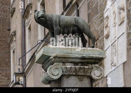 Luperca, la lupa che secondo la mitologia romana ha curato Romolo e Remo, fondatori di Roma, Roma, Lazio, Italia, Europa Foto Stock