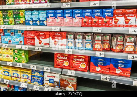 Civitavecchia Italia, Piazza Vittorio Emanuele, Pam ipermercato locale supermercato, interno, vetrina, scaffali, corridoio, c Foto Stock