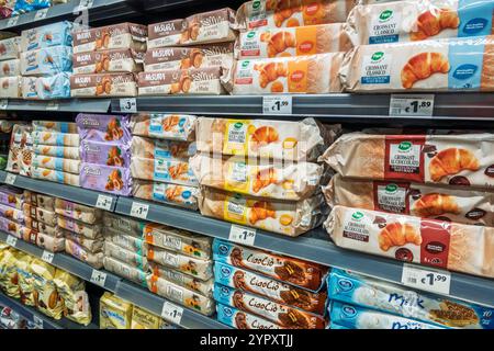 Civitavecchia Italia, Piazza Vittorio Emanuele, Pam ipermercato locale supermercato, interno, vetrina, scaffali, corridoio, b Foto Stock