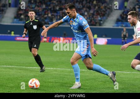 San Pietroburgo, Russia. 1 dicembre 2024. Nuraly Alip (28) di Zenit visto in azione durante la partita di calcio di Premier League russa tra Zenit San Pietroburgo e Krylya Sovetov Samara alla Gazprom Arena. Punteggio finale Zenit 2:3 Krylya Sovetov. Credito: SOPA Images Limited/Alamy Live News Foto Stock