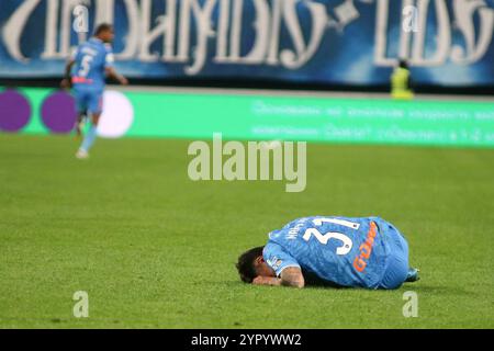 San Pietroburgo, Russia. 1 dicembre 2024. Gustavo Mantuan (31) di Zenit visto in azione durante la partita di calcio della Premier League russa tra Zenit San Pietroburgo e Krylya Sovetov Samara alla Gazprom Arena. Punteggio finale Zenit 2:3 Krylya Sovetov. Credito: SOPA Images Limited/Alamy Live News Foto Stock