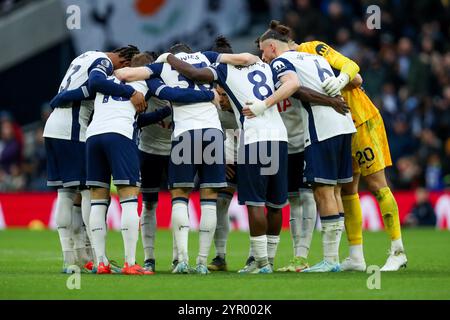 Londra, Regno Unito. 1 dicembre 2024. Tottenham Hotspur entra in un huddle durante la partita di Premier League Tottenham Hotspur vs Fulham al Tottenham Hotspur Stadium, Londra, Regno Unito, 1 dicembre 2024 (foto di Izzy Poles/News Images) a Londra, Regno Unito il 12/1/2024. (Foto di Izzy Poles/News Images/Sipa USA) credito: SIPA USA/Alamy Live News Foto Stock