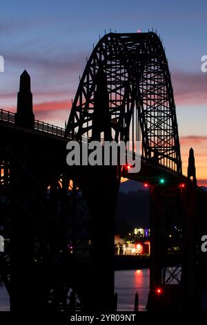 Yaquina Bay Bridge Sunrise, Yaquina Bay State Park, Newport, Oregon Foto Stock