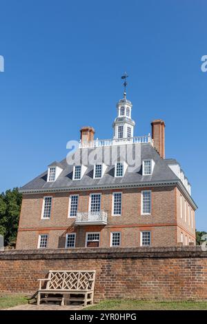 WILLIAMSBURG, VIRGINIA - 25 AGOSTO 2024: Il palazzo del governatore a Colonial Williamsburg, sede di sette governatori reali e due eletti. Foto Stock
