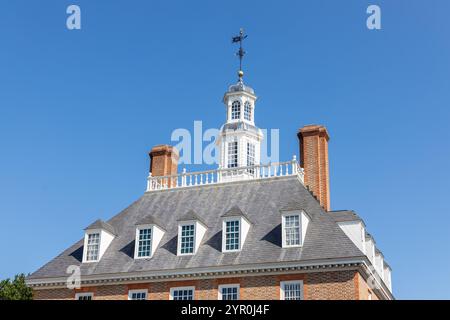 WILLIAMSBURG, VIRGINIA - 25 AGOSTO 2024: Il palazzo del governatore a Colonial Williamsburg, sede di sette governatori reali e due eletti. Foto Stock