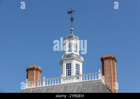 WILLIAMSBURG, VIRGINIA - 25 AGOSTO 2024: Il palazzo del governatore a Colonial Williamsburg, sede di sette governatori reali e due eletti. Foto Stock
