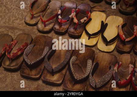 Tradizionale Geta Footwear in legno in Giappone Foto Stock