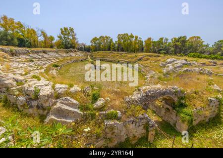 L'anfiteatro romano nel Parco Archeologico della Neapolis di Siracusa, Sicilia, Italia Foto Stock