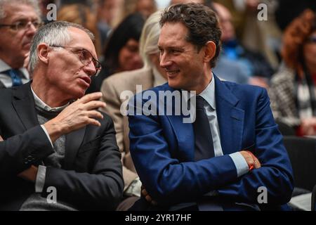 Torino, Italia. 23 novembre 2023. Foto Alberto Gandolfo/LaPresse 23-11-2023 Torino, Italia - Cronaca - Drive Different. Dall'austerity alla modifica&#xe0; del futuro. Nella foto: Carlos Tavares, John Elkann 23 novembre 2023 Torino Italia - News - Drive Different. Dall'austerity alla modifica&#xe0; del futuro. Nella foto: Carlos Tavares, John Elkann credito: LaPresse/Alamy Live News Foto Stock