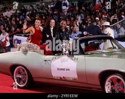 Los Angeles, Stati Uniti. 1 dicembre 2024. Jeannie Mae naviga lungo Hollywood Blvd. Durante la 92a sfilata annuale di Natale di Hollywood a Los Angeles, domenica 1 dicembre 2024. Foto di Greg Grudt/UPI credito: UPI/Alamy Live News Foto Stock