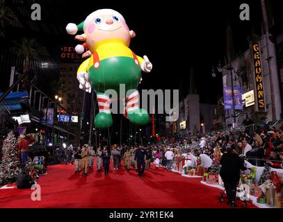 Los Angeles, Stati Uniti. 1 dicembre 2024. Un grande galleggiante su Hollywood Blvd. Durante la 92a sfilata annuale di Natale di Hollywood a Los Angeles, domenica 1 dicembre 2024. Foto di Greg Grudt/UPI credito: UPI/Alamy Live News Foto Stock