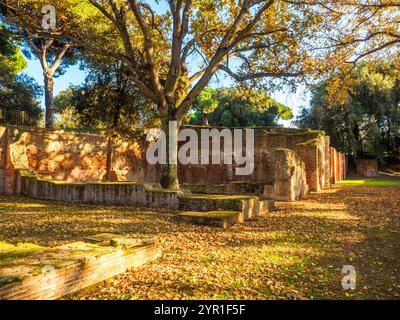 Rovine del magazzino - presbiteri imperiali di Claudio e Traiano - Fiumicino, Roma, Italia Foto Stock