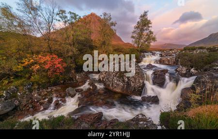 Cascata Glen Etive Mor nella Glencoe Valley, Scozia Foto Stock