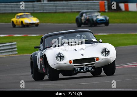 John Spiers, Nigel Greensall, TVR Griffith, Masters Gentlemen Drivers, una gara di 90 minuti con l'opzione di un secondo pilota, per il Touring C pre-1966 Foto Stock