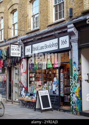 Brick Lane Bookshop in Brick Lane, East End, Londra, Regno Unito Foto Stock