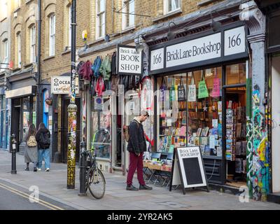 Brick Lane Bookshop in Brick Lane, East End, Londra, Regno Unito Foto Stock