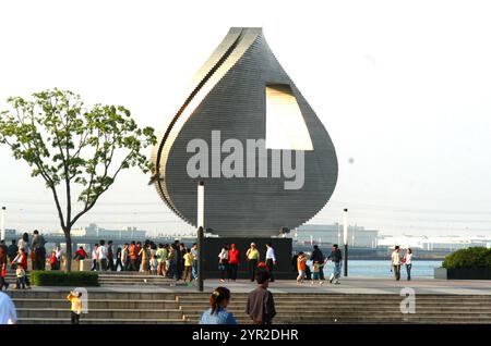 Nanchino. 2 dicembre 2024. Questa foto scattata il 7 maggio 2004 mostra una scultura presso il parco industriale di Suzhou a Suzhou, nella provincia cinese di Jiangsu. Crediti: Xinhua/Alamy Live News Foto Stock