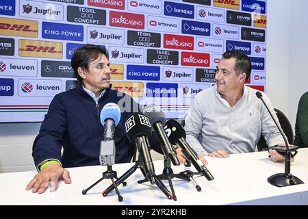 Lovanio, Belgio. 2 dicembre 2024. L'allenatore dell'OHL Chris Coleman e l'amministratore delegato dell'OHL Frederic Van den Steen nella foto durante una conferenza stampa della squadra belga di calcio Oud-Heverlee Leuven per presentare il loro nuovo allenatore, a Lovanio, lunedì 2 dicembre 2024. BELGA PHOTO TOM GOYVAERTS credito: Belga News Agency/Alamy Live News Foto Stock