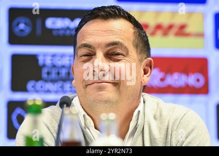 Lovanio, Belgio. 2 dicembre 2024. L'amministratore delegato dell'OHL Frederic Van den Steen nella foto durante una conferenza stampa della squadra belga di calcio Oud-Heverlee Leuven per presentare il loro nuovo allenatore, a Lovanio, lunedì 2 dicembre 2024. BELGA PHOTO TOM GOYVAERTS credito: Belga News Agency/Alamy Live News Foto Stock