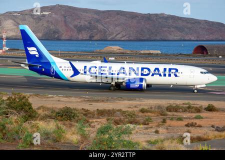 Boeing 737 MAX Airliner della compagnia aerea Icelandair che ruba all'aeroporto di Gran Canaria. Foto Stock