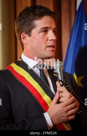 Charleroi, Belgio. 2 dicembre 2024. Il sindaco Thomas Dermine nella foto dopo l'installazione del nuovo consiglio comunale di Charleroi, lunedì 2 dicembre 2024. PS e Les Engages formeranno la maggioranza, dopo le elezioni amministrative di ottobre in Belgio. BELGA PHOTO VIRGINIE LEFOUR credito: Belga News Agency/Alamy Live News Foto Stock