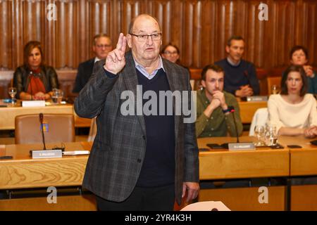 Sint Niklaas, Belgio. 2 dicembre 2024. Roland Pannecoucke nella foto durante l'installazione del nuovo consiglio comunale di Sint-Niklaas, lunedì 2 dicembre 2024. N-va, Vooruit e CD&V formeranno la maggioranza, dopo le elezioni amministrative di ottobre in Belgio. BELGA FOTO DAVID PINTENS credito: Belga News Agency/Alamy Live News Foto Stock