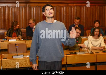 Sint Niklaas, Belgio. 2 dicembre 2024. Conner Rousseau nella foto durante l'installazione del nuovo consiglio comunale di Sint-Niklaas, lunedì 2 dicembre 2024. N-va, Vooruit e CD&V formeranno la maggioranza, dopo le elezioni amministrative di ottobre in Belgio. BELGA FOTO DAVID PINTENS credito: Belga News Agency/Alamy Live News Foto Stock