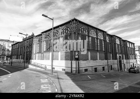 Salamanca, Spagna-FEB 20, 2022: Vista esterna del mercato centrale, Mercado Central de Abastos de Salamanca Foto Stock