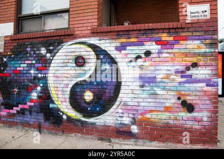 Murale che raffigura i primi anni di vita a Chinatown su Grange Place nel centro di Toronto, Ontario, Canada Foto Stock