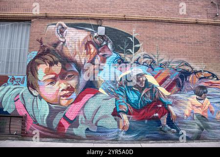 Murale che raffigura i primi anni di vita a Chinatown su Grange Place nel centro di Toronto, Ontario, Canada Foto Stock