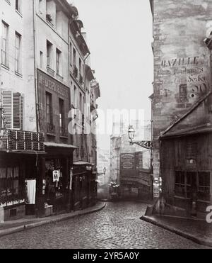 Rue de la Montagne-Sainte-Geneviève vicino all'incrocio di Rue Laplace. Parigi anni '1860 Fotografia d'archivio d'epoca del fotografo francese Charles Marville Foto Stock