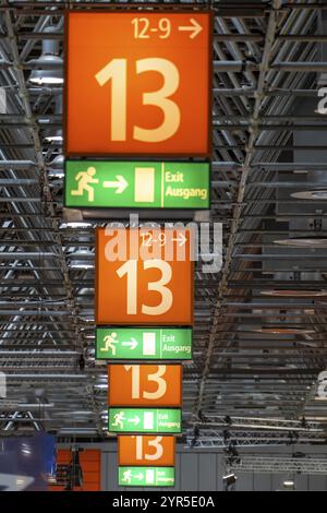 Fiera di immagine simbolica, esposizione, fiera, fiera pubblica, sala espositiva, padiglione 13, indicazioni per le altre sale, uscita di emergenza, Germania, Europa Foto Stock