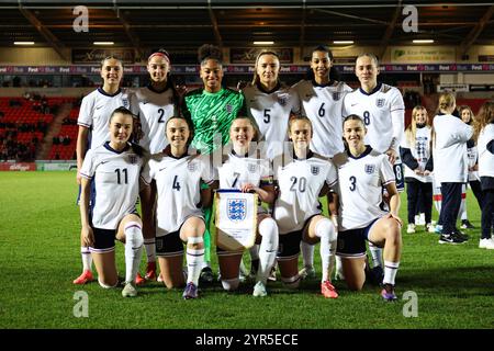 Inghilterra nella foto prima della partita amichevole internazionale femminile Inghilterra donne U23 contro Svezia U23 all'Eco-Power Stadium, Doncaster, Regno Unito, 2 dicembre 2024 (foto di Alex Roebuck/News Images) Foto Stock