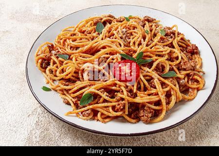 Spaghetti bolognesi, vista dall'alto, primo piano, niente persone, fatti in casa Foto Stock