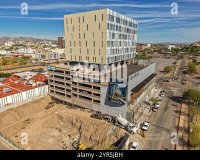 Celtara cima, che fa parte dell'ospedale cima e della torre medica cima, immobiliare a vado del Río a Hermosillo in Messico. (Foto: Luis Gutierrez / NortePhoto) Celtara cima que forma parte de Hospital cima y torre medica cima, bienes raices en el vado del rio en Hermosillo Messico. (Foto: Luis Gutierrez / NortePhoto) Foto Stock