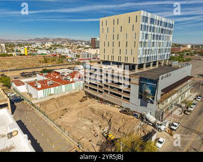 Celtara cima, che fa parte dell'ospedale cima e della torre medica cima, immobiliare a vado del Río a Hermosillo in Messico. (Foto: Luis Gutierrez / NortePhoto) Celtara cima que forma parte de Hospital cima y torre medica cima, bienes raices en el vado del rio en Hermosillo Messico. (Foto: Luis Gutierrez / NortePhoto) Foto Stock