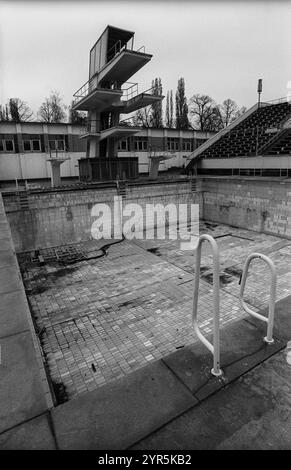 Germania, Berlino, 16.11.1991, Friesenstadion (stadio di nuoto) in Decay, Europa Foto Stock