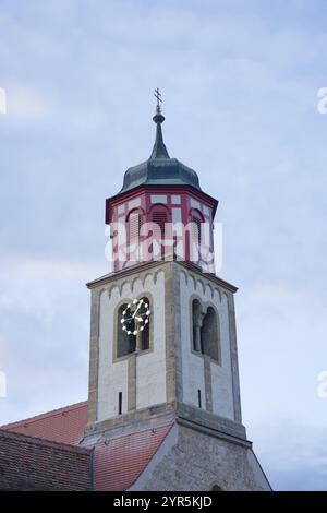 Torre della chiesa ristrutturata di San Giovanni Battista, chiesa, Schwaebisch Hall-Steinbach, Kochertal, Kocher, Hohenlohe, Baden-Wuerttemberg, Germania, Europa Foto Stock