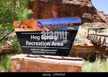 Hanksville, Utah, USA - 18 giugno 2024; il Bureau of Land Management firma per l'Hog Spring Recreation area Foto Stock