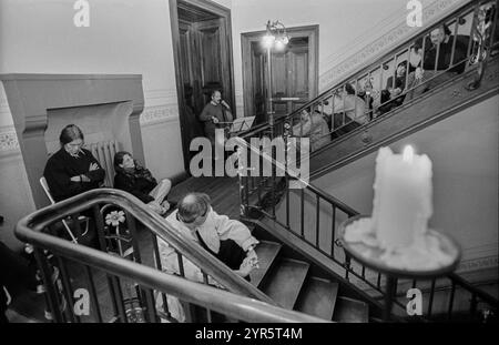 Germania, Berlino, 25 novembre 1991, evento a Domizil, il servizio artistico della Chiesa protestante nella Cattedrale di Berlino, sul violoncello: Wilfried Staufenbiel Foto Stock