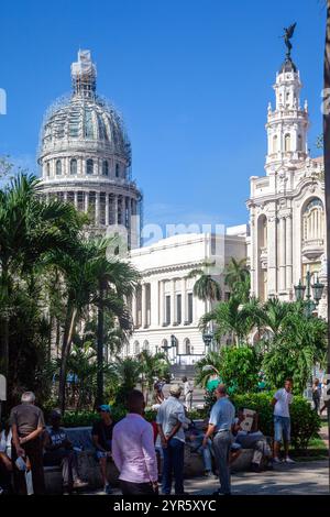 Il Campidoglio e il Gran Teatro dell'Avana a Central Park, il centro di la Habana, Cuba Foto Stock