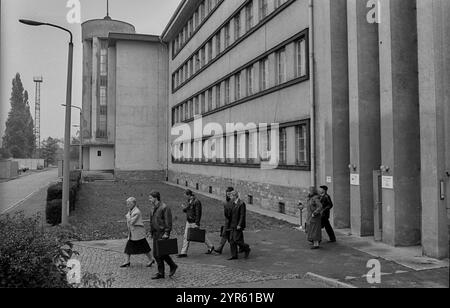 Germania, Berlino, 21 ottobre 1991, riqualificazione dei disoccupati, in un ex edificio dello staff dell'esercito sovietico, in Europa Foto Stock