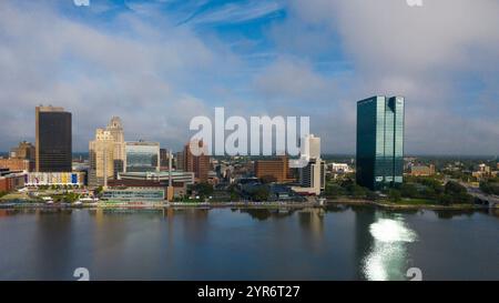 2021 OTTOBRE, TOLEDO, OHIO, Stati Uniti - Vista aerea dello skyline di Toledo, Ohio Foto Stock