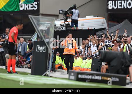Buenos Aires, Argentina. 1 dicembre 2024. Durante la finale del CONMEBOL Libertadores 2024 tra il Clube Atletico Mineiro e il Botafogo FR giocata al Monumental Stadium il 30 novembre a Buenos Aires. (Foto di Miguel Marruffo/PRESSINPHOTO) credito: PRESSINPHOTO SPORTS AGENCY/Alamy Live News Foto Stock