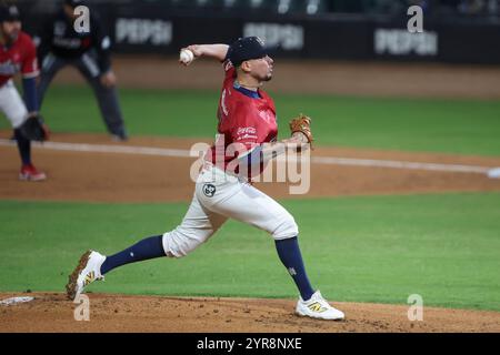 HERMOSILLO, MESSICO - NOVEMBRE 29: Manuel Chavez, lanciatore titolare dei Mexicali Eagles, fa un pitch nel primo inning, durante una partita di Liga Arco Mexicana del Pacifico tra Aguilas e Naranjeros all'estadio Fernando Valenzuela il 29 novembre 2024 a Hermosillo, Messico. (Foto di Luis Gutierrez/Norte Photo) Foto Stock