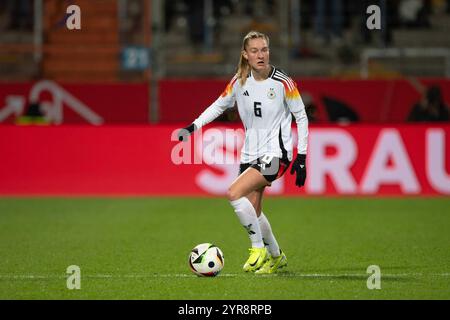 Janina MINGE GER Aktion, Einzelaktion, Fussball Laenderspiel der Frauen, Deutschland GER - Italien ITA 1-2, AM 02.12.2024 a Bochum/Deutschland. *** Janina MINGE GER azione, azione singola, partita internazionale di calcio femminile, Germania GER Italia ITA 1 2, il 02 12 2024 a Bochum Germania Foto Stock